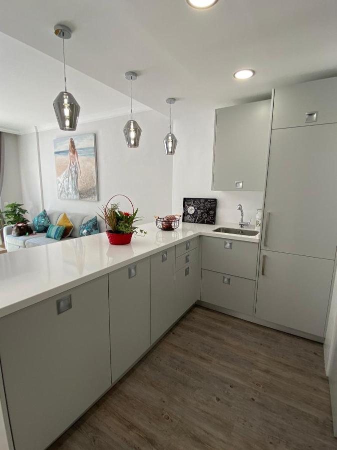 Luxury Beach Side Apartment In Marbella Playa Exteriér fotografie