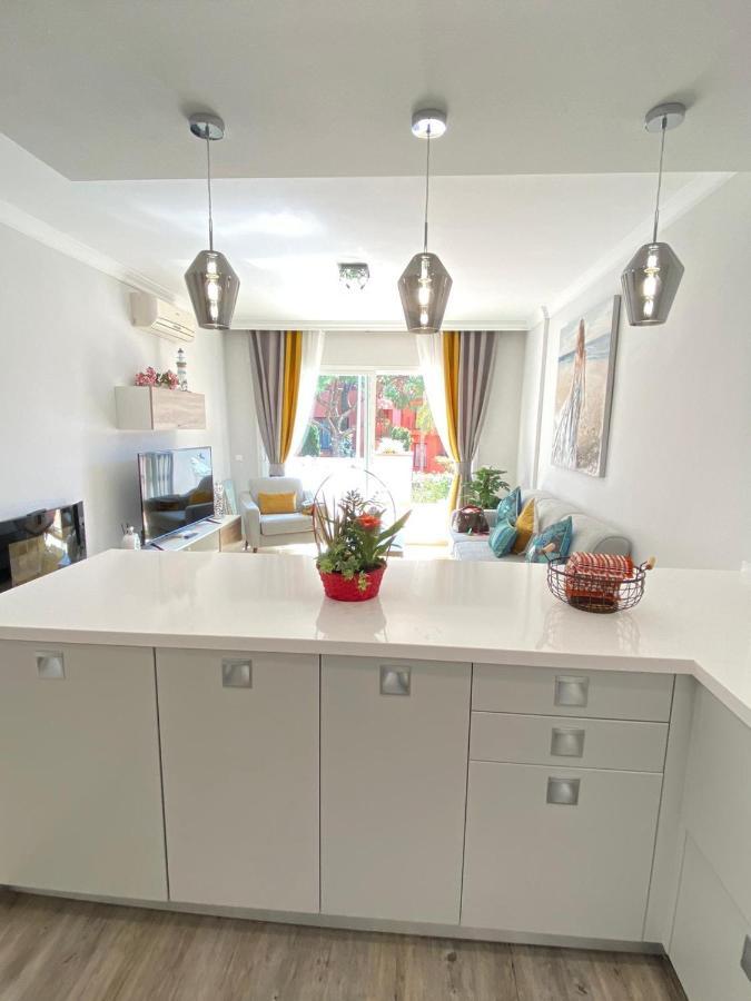 Luxury Beach Side Apartment In Marbella Playa Exteriér fotografie