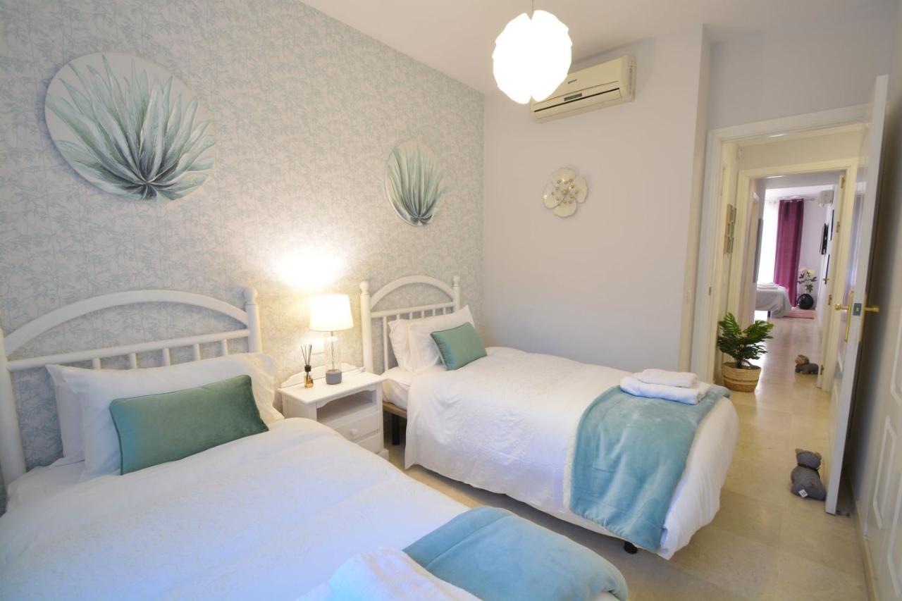 Luxury Beach Side Apartment In Marbella Playa Exteriér fotografie