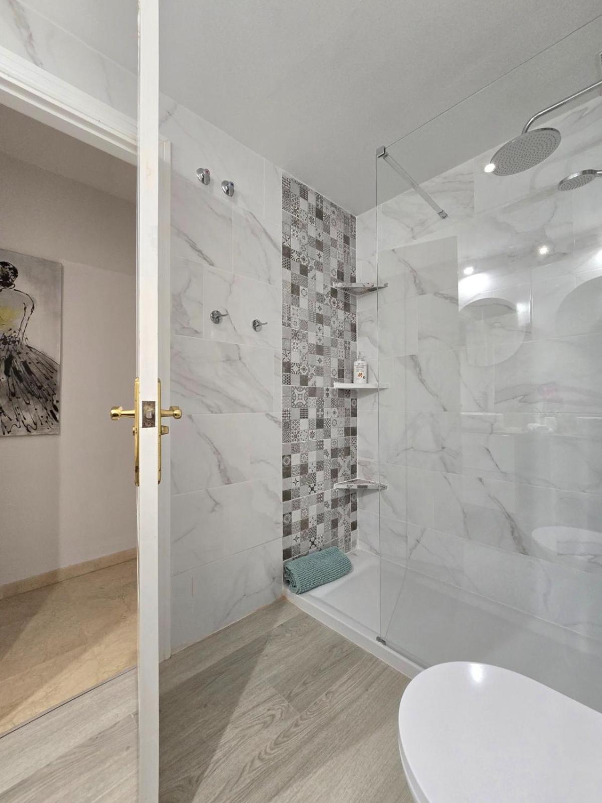 Luxury Beach Side Apartment In Marbella Playa Exteriér fotografie